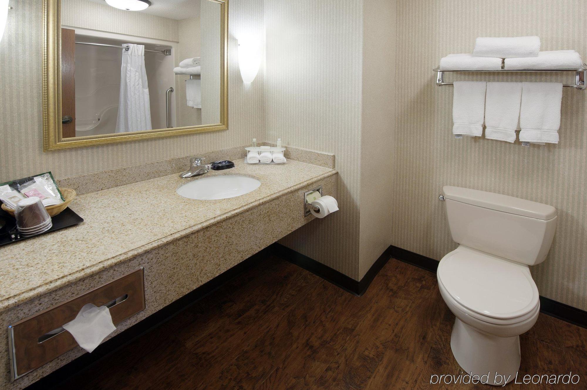 Hotel Express & By Ihg 2*