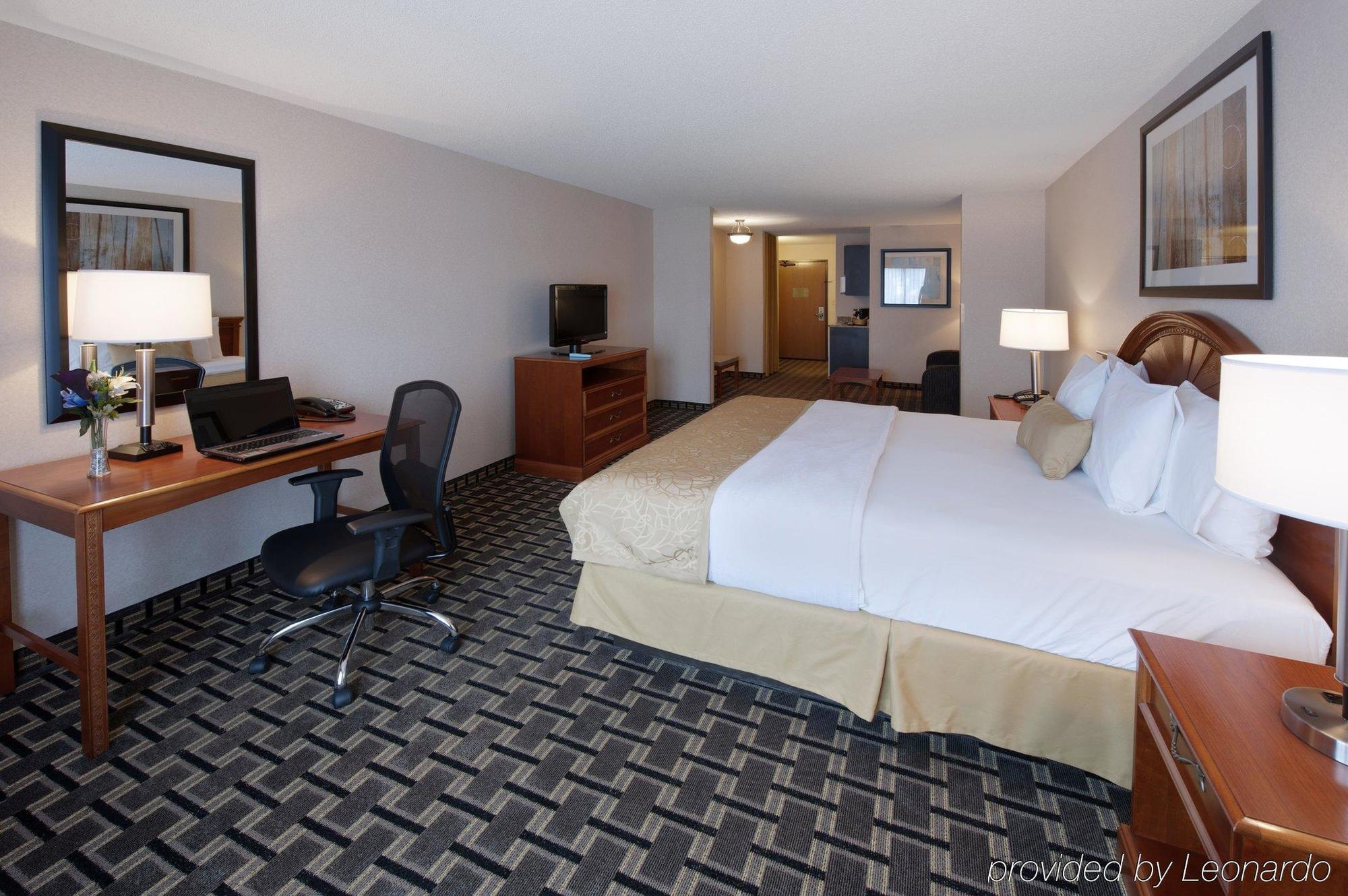 Hotel Express & By Ihg Clearfield